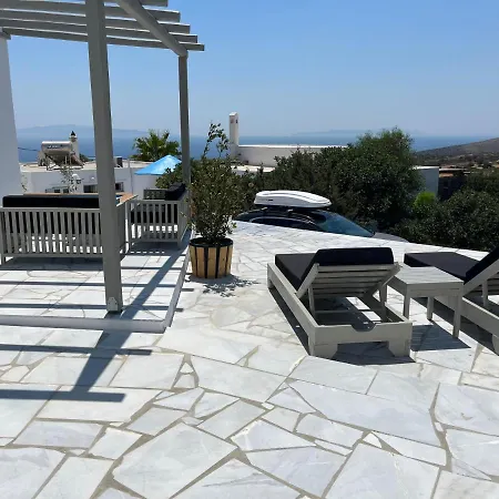 White * Parikia (Paros)