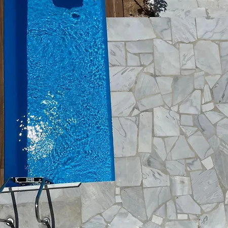 White * Parikia (Paros)