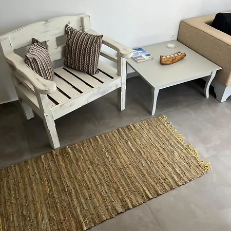 White * Parikia (Paros)